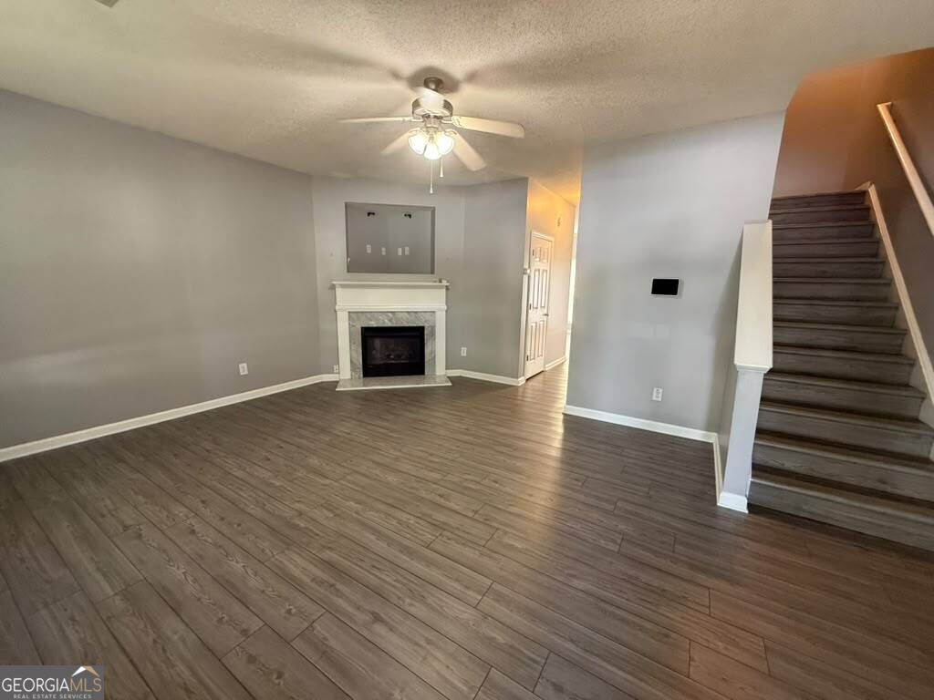 1759 Glen View Way Property Photo 2