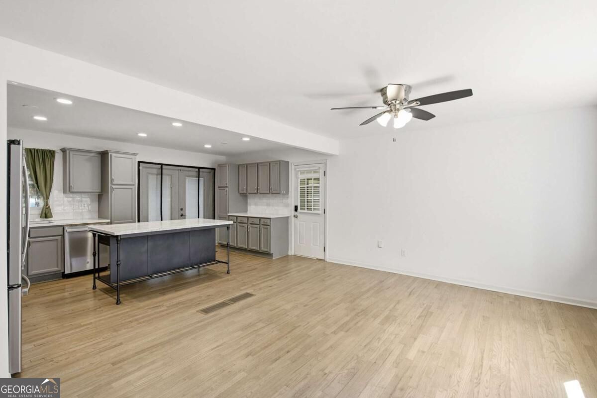 3650 Sheffield Place Property Photo 6
