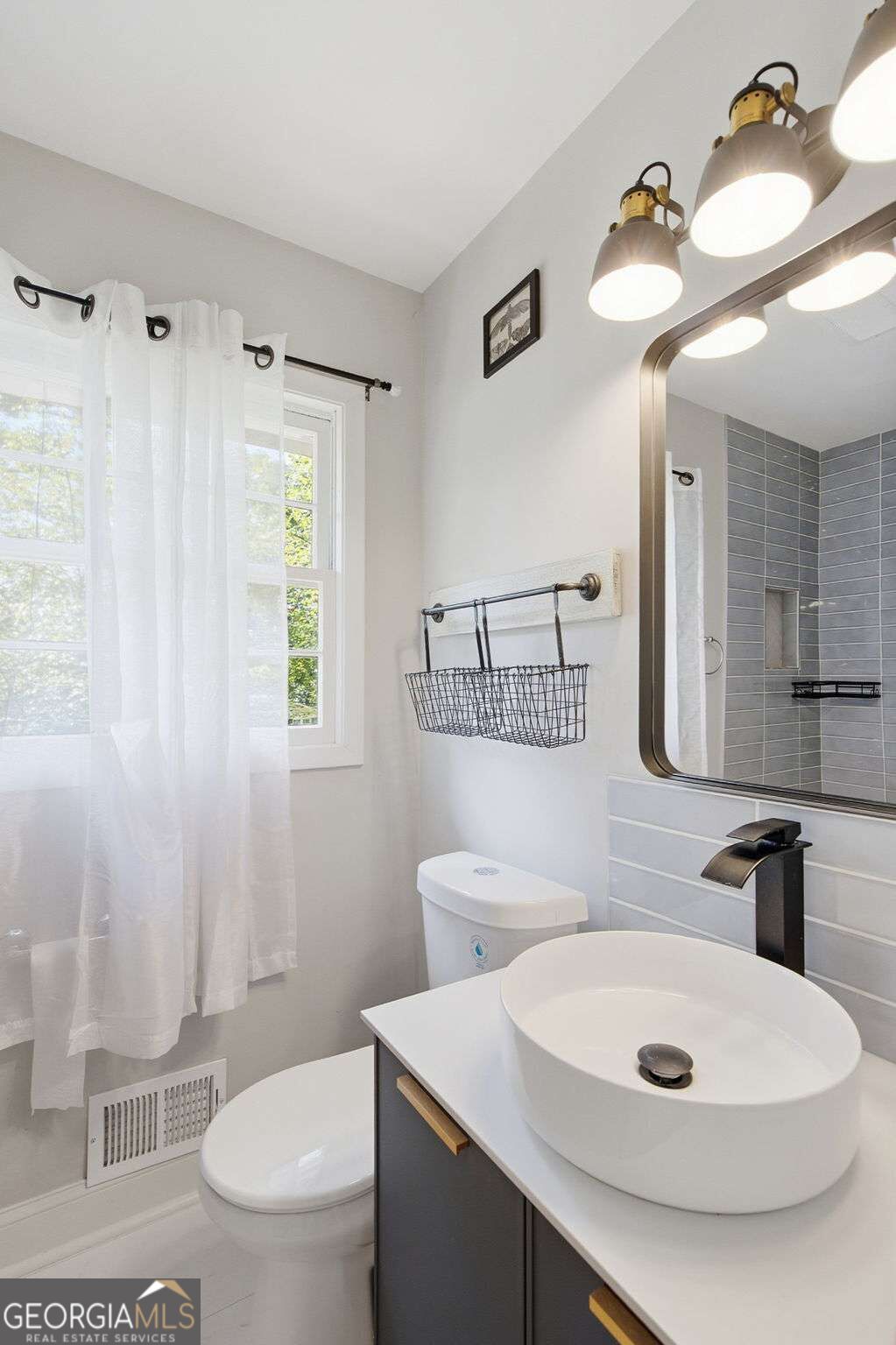 3650 Sheffield Place Property Photo 17