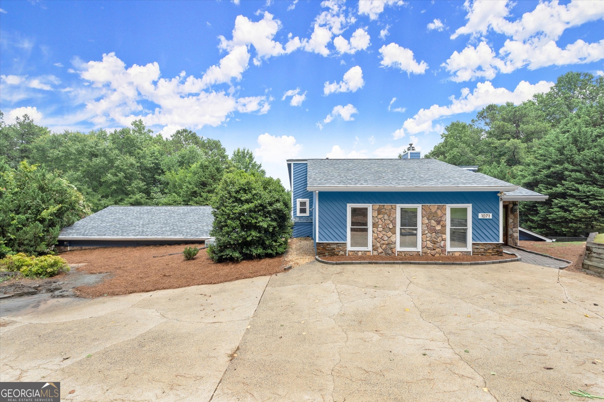 1071 Powell Wright Road Property Photo 1
