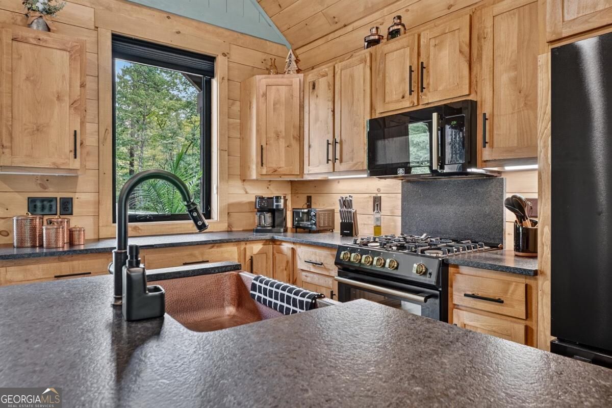 221 Whippoorwill Walk Road # 7 Property Photo 36