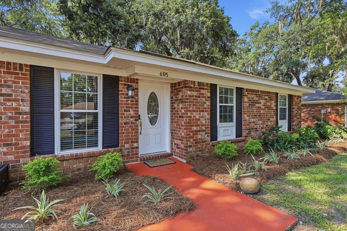 605 Leaning Oaks Drive Property Photo 1