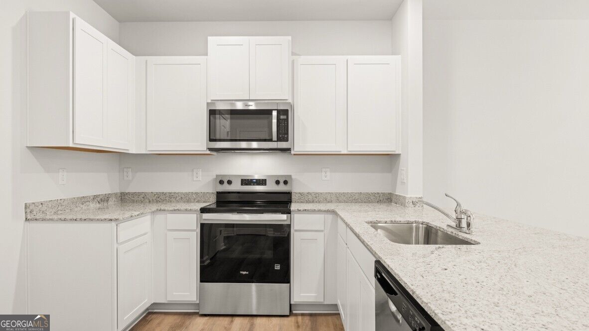 6024 Skylar Drive Property Photo 8