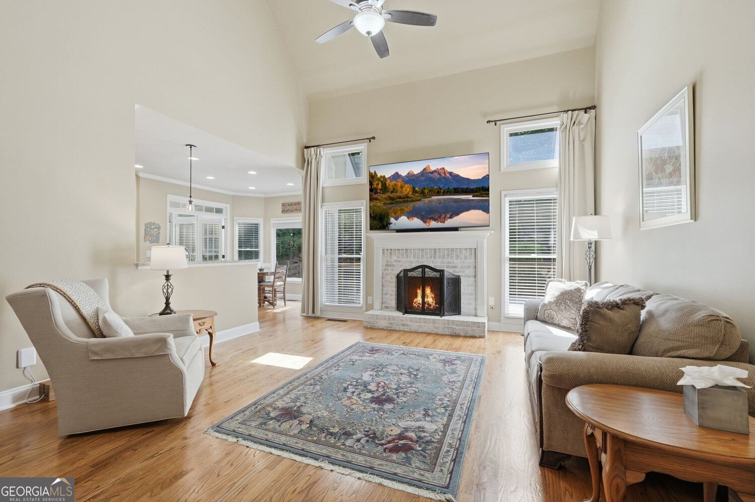 5370 Avonshire Lane Property Photo 6