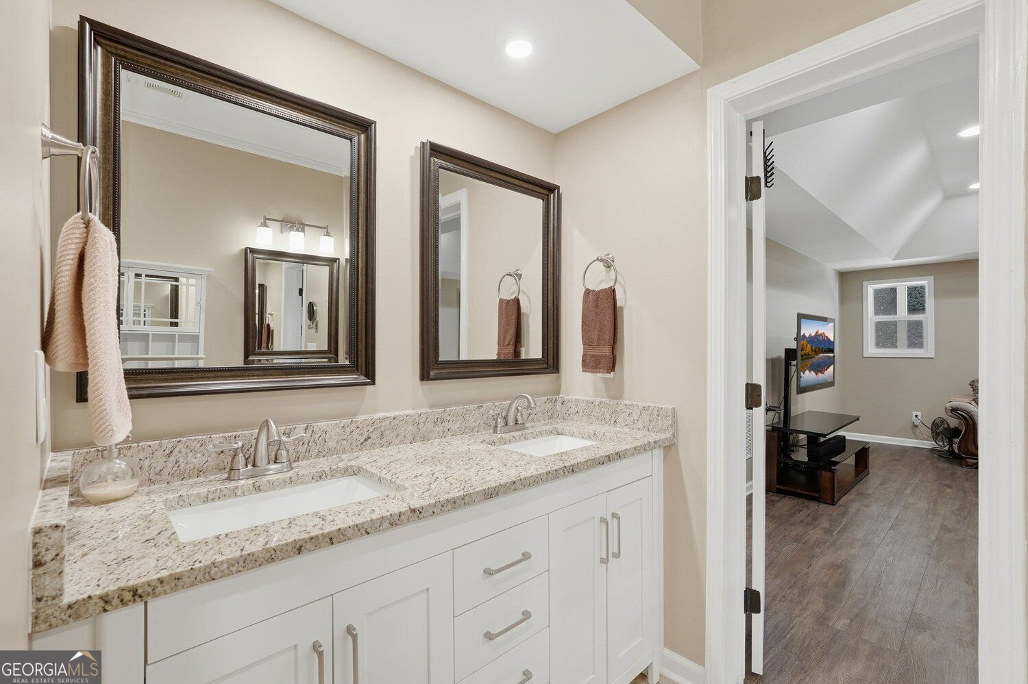 5370 Avonshire Lane Property Photo 41