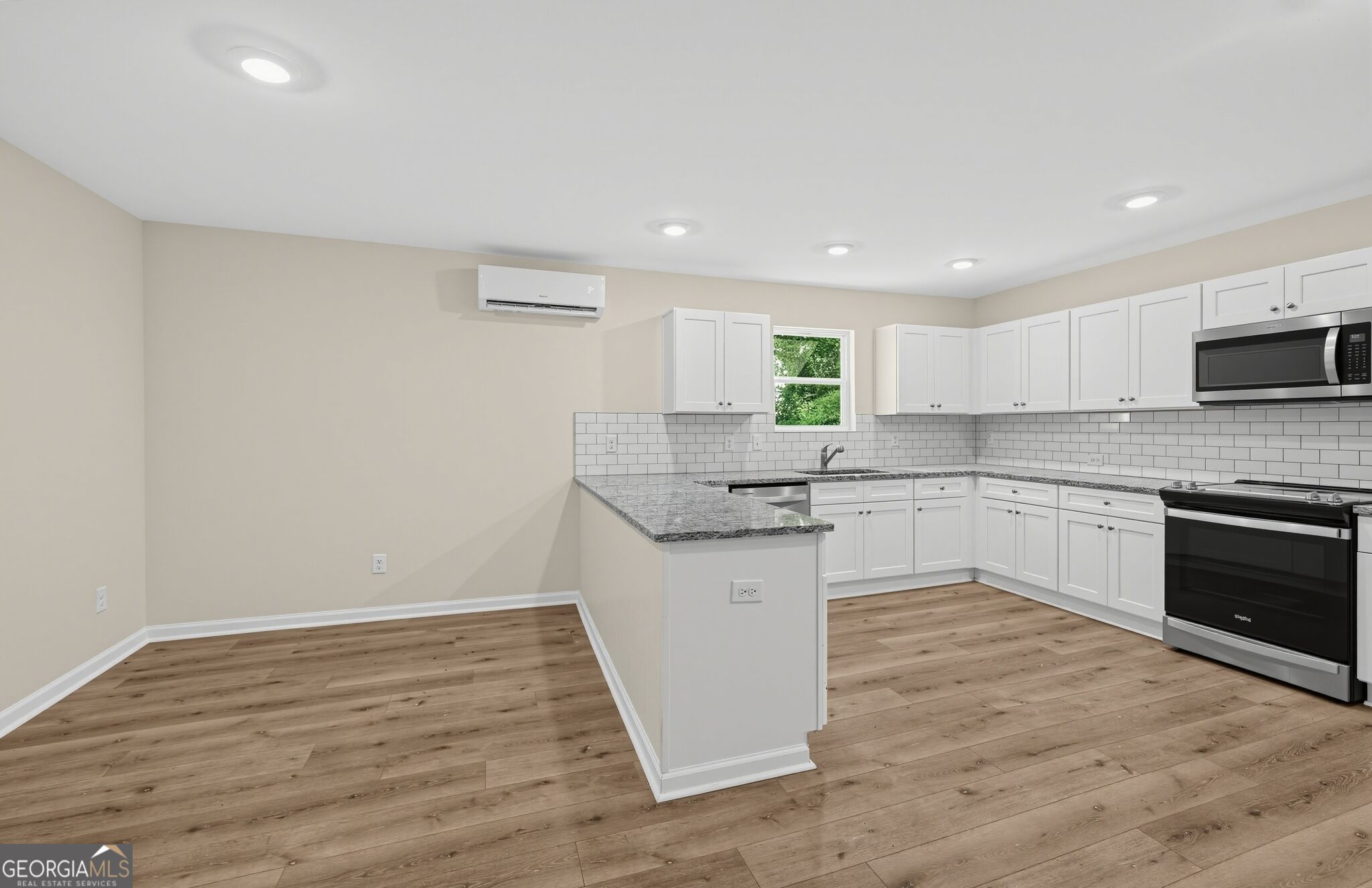 134 E 5th Street Property Photo 18