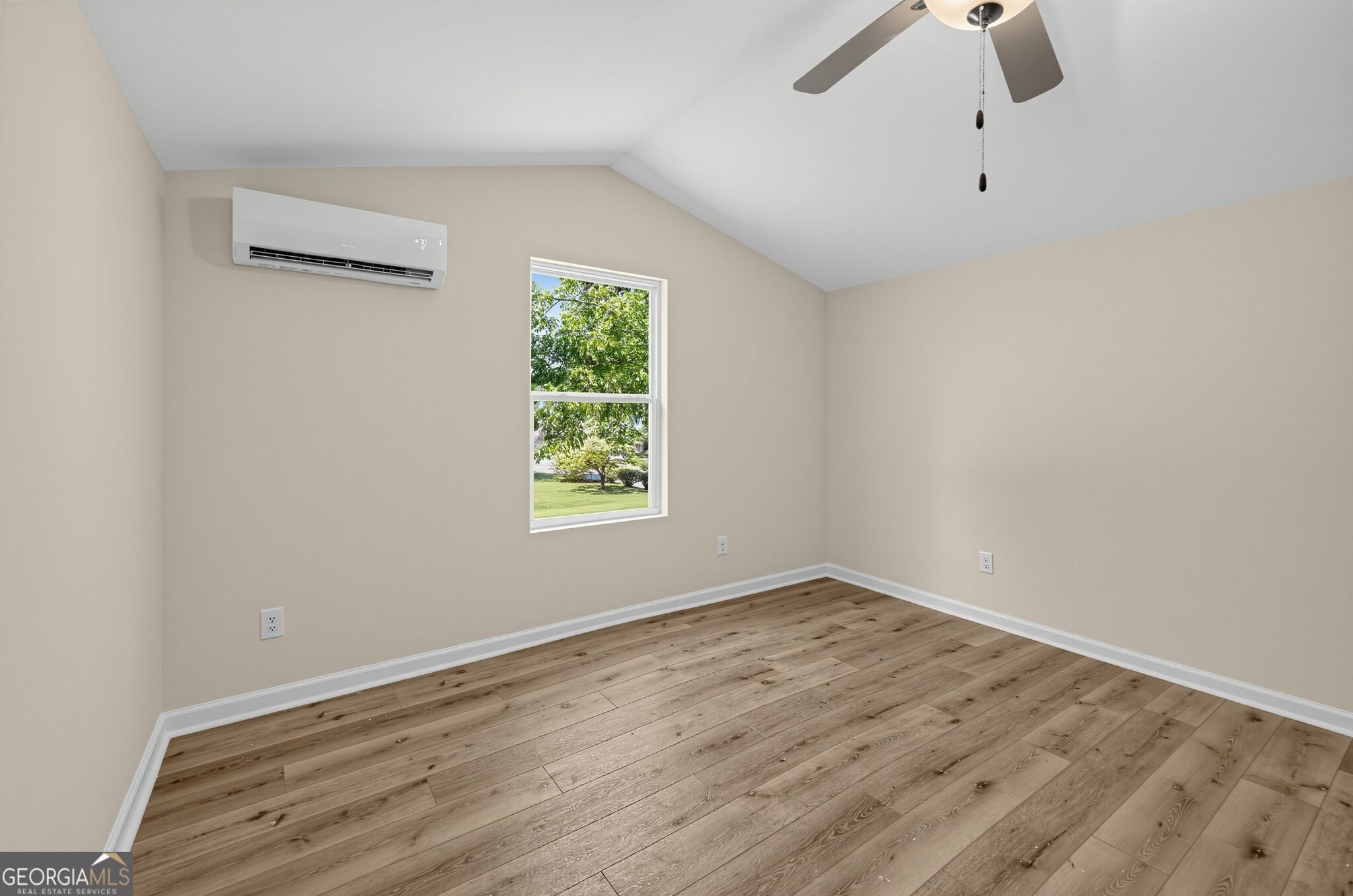 134 E 5th Street Property Photo 22