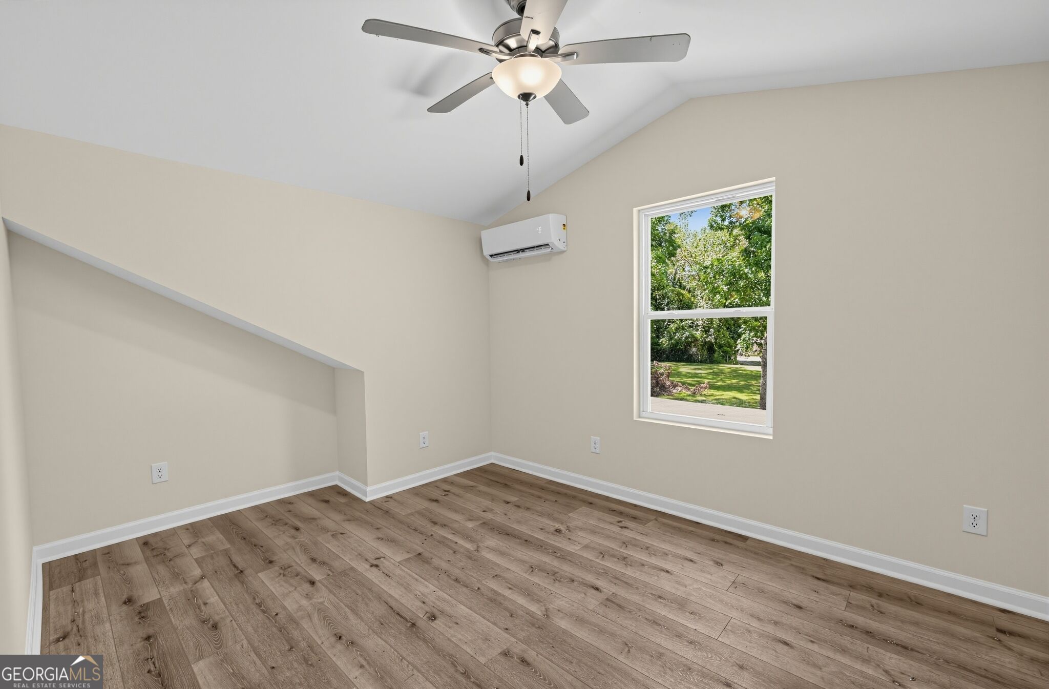 134 E 5th Street Property Photo 24
