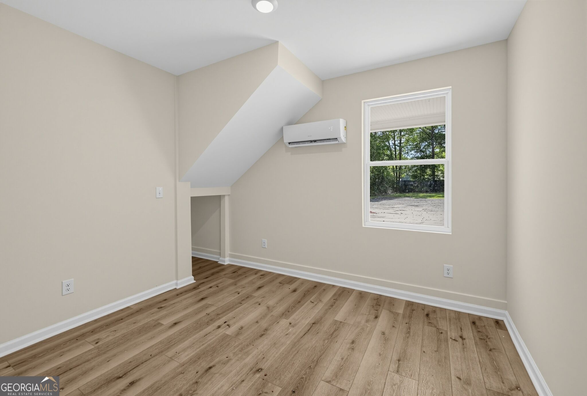 134 E 5th Street Property Photo 25