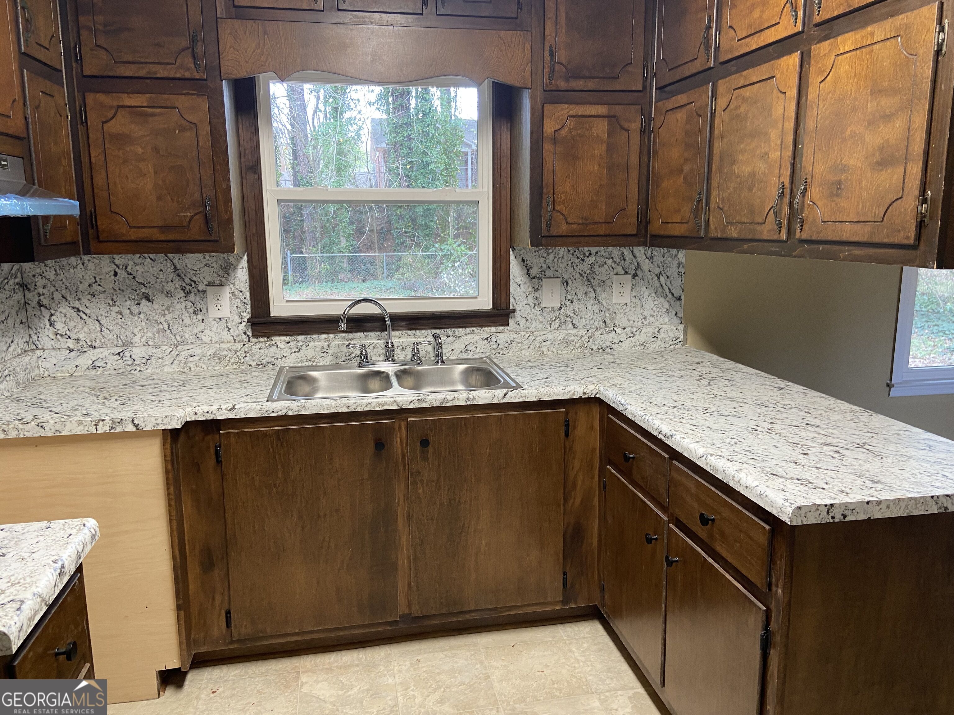 1710 Hallmark Drive Property Photo 4