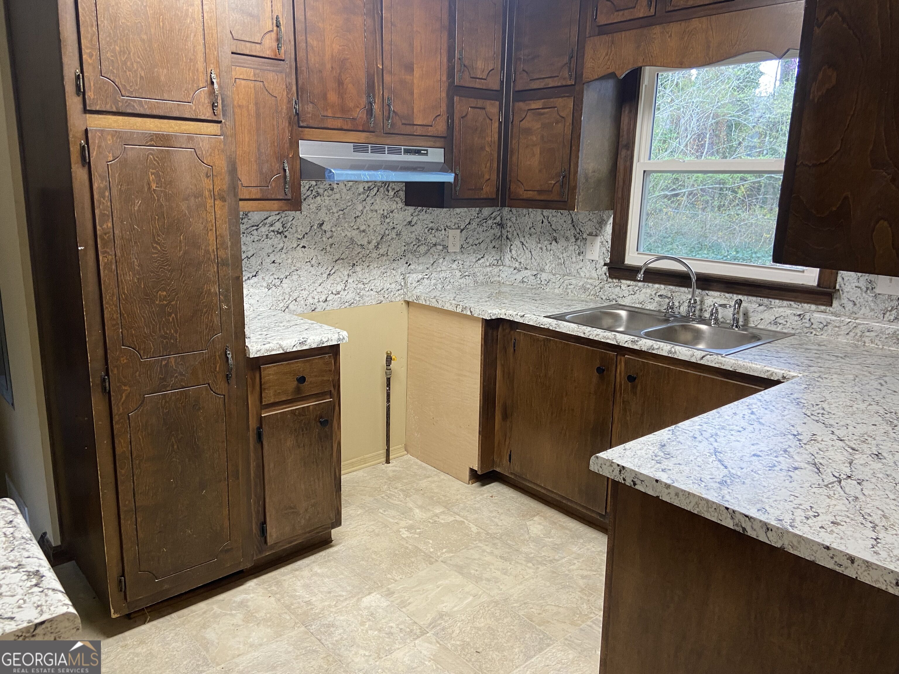 1710 Hallmark Drive Property Photo 5
