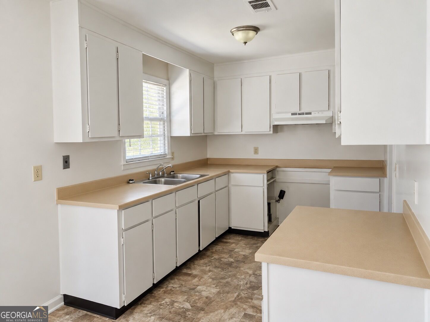 303 Utah Avenue Property Photo 3