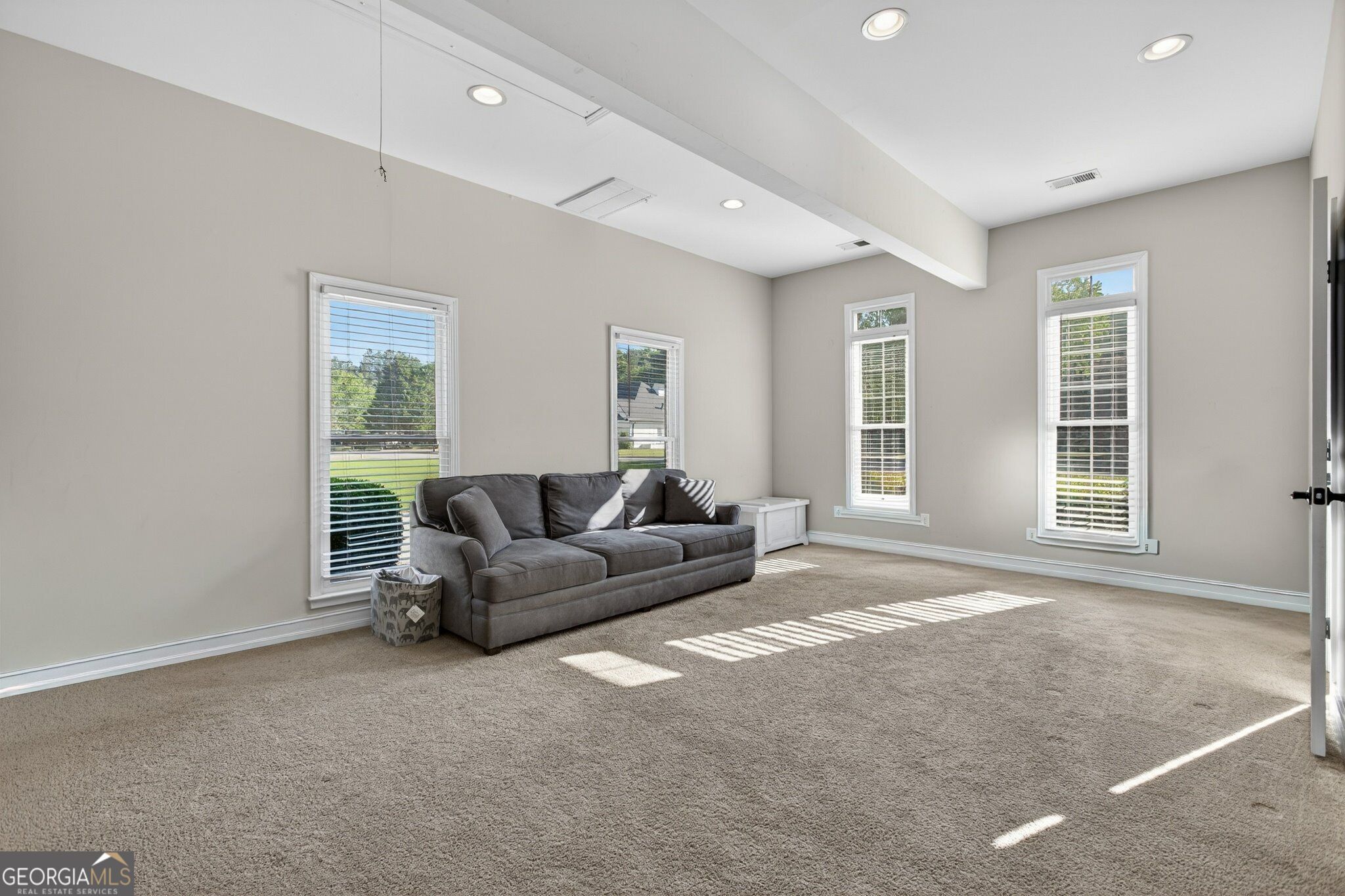 16 Stratford Lane Property Photo 11