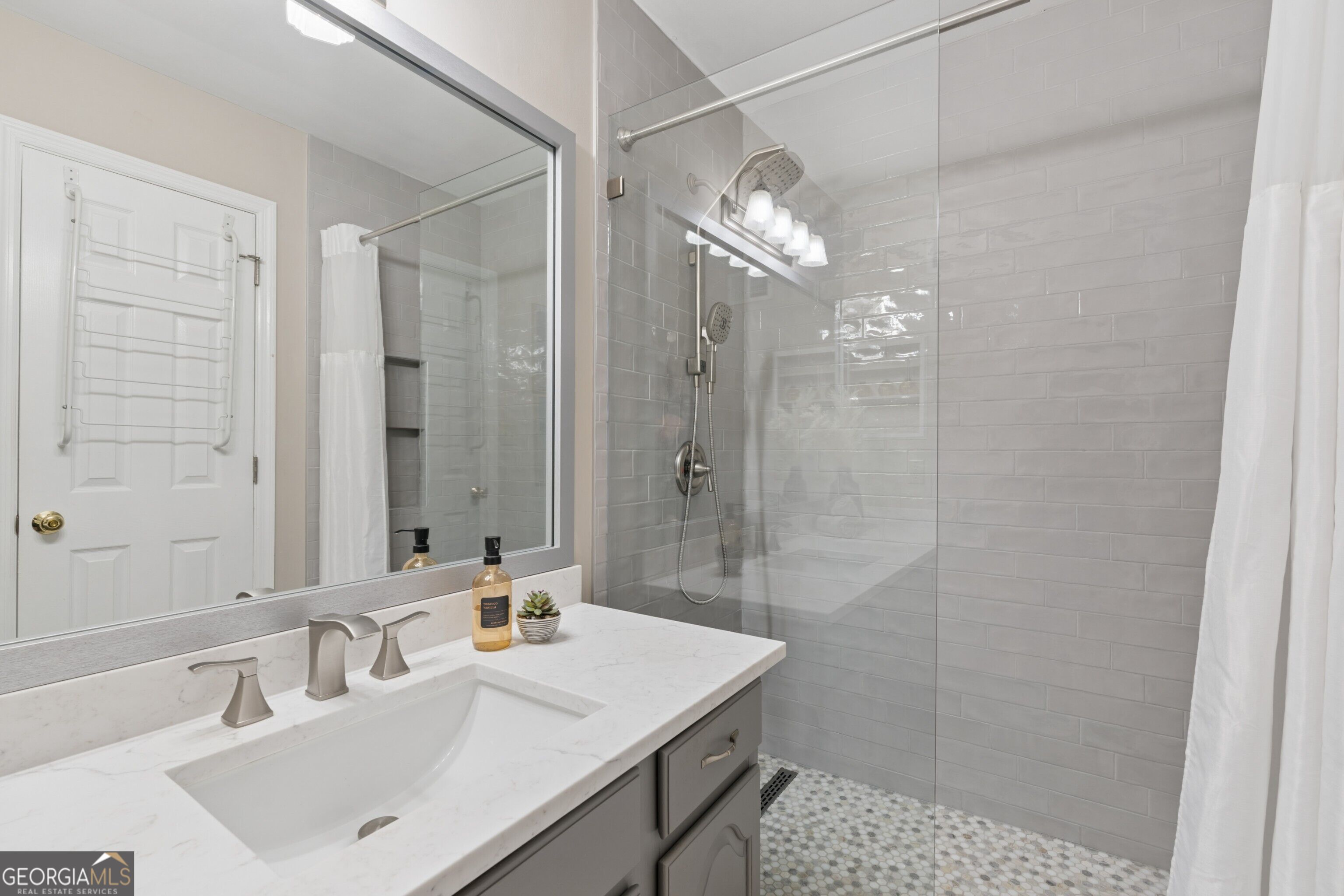 597 Saint James Walk Se Property Photo 5