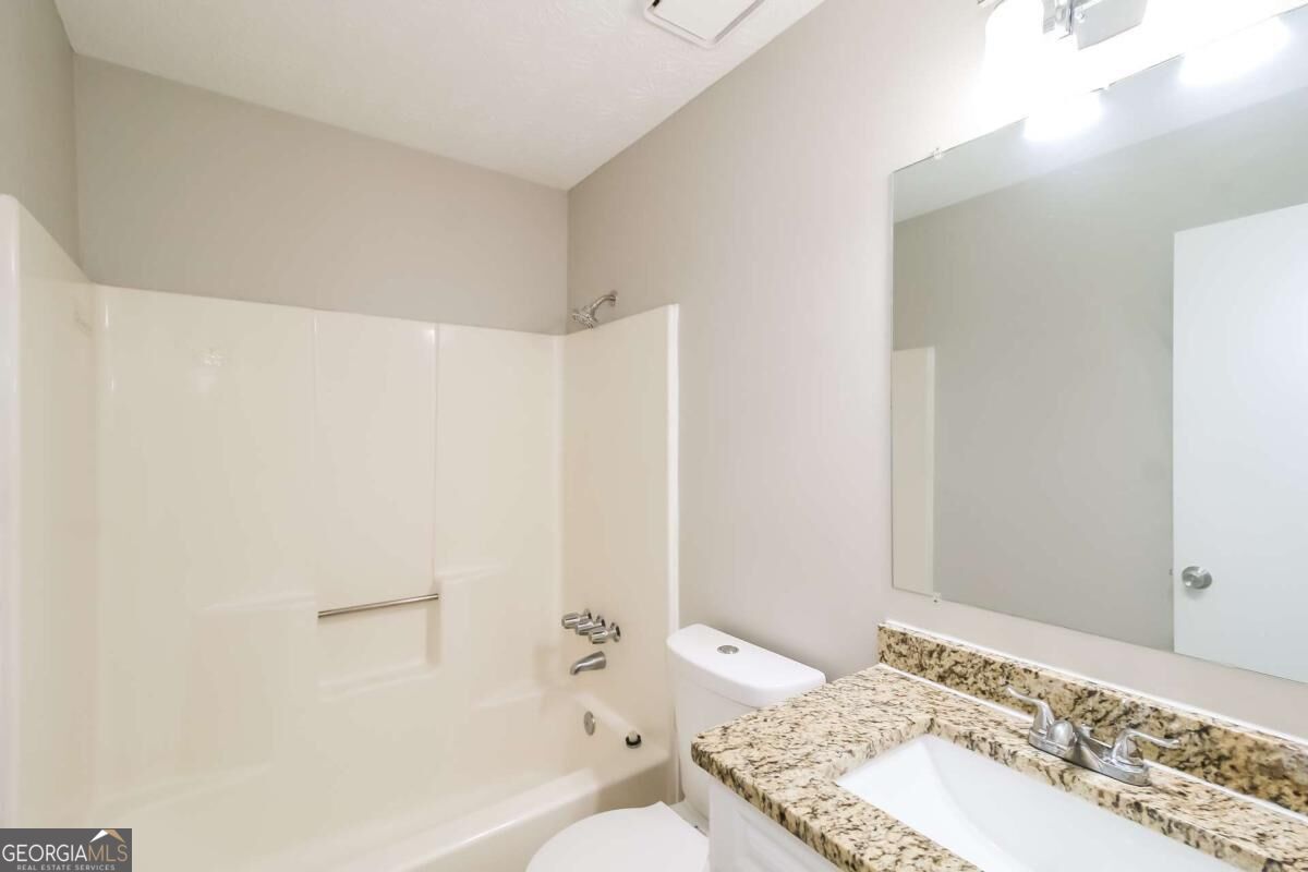 8605 Collins Drive Property Photo 9