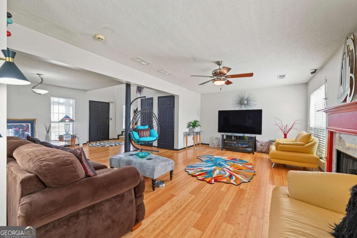217 Saddleview Trail Property Photo 5