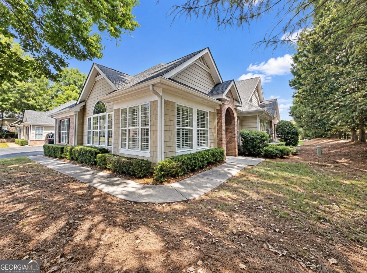 2100 Village Lane Property Photo 2