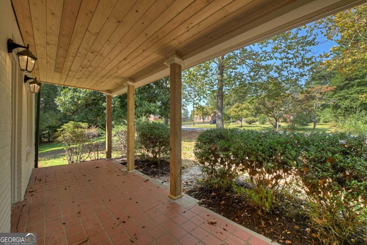 109 Lavista Drive Property Photo 5
