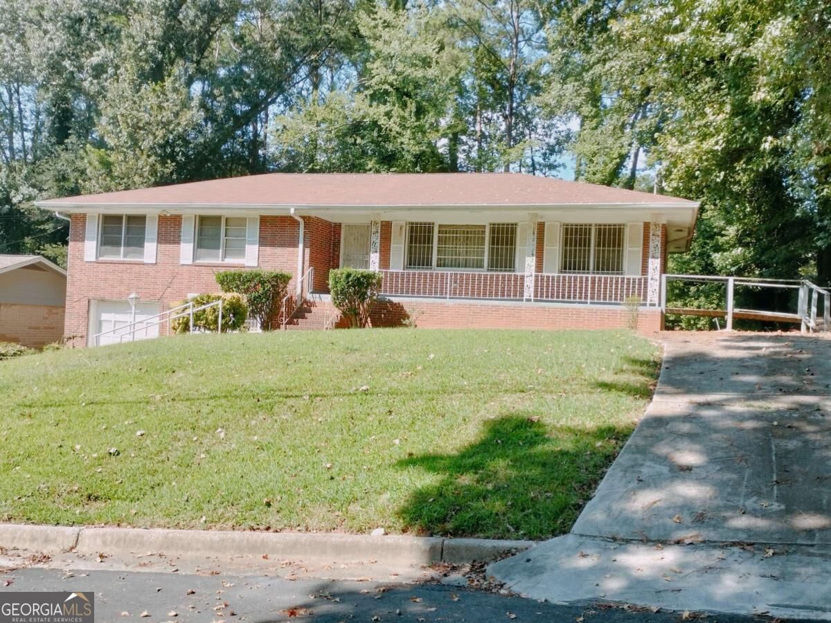 2641 Hedgewood Lane Nw Property Photo 3