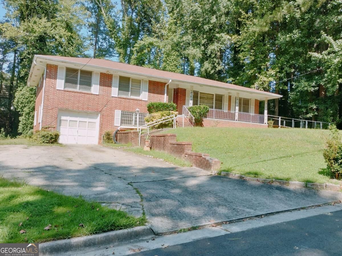 2641 Hedgewood Lane Nw Property Photo 4