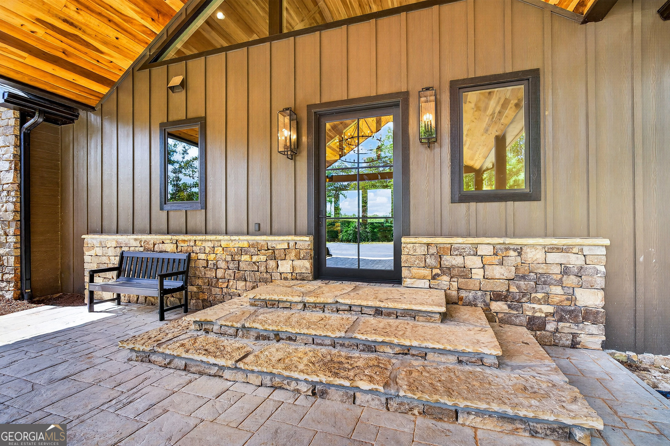 560 Horatio Drive Property Photo 3