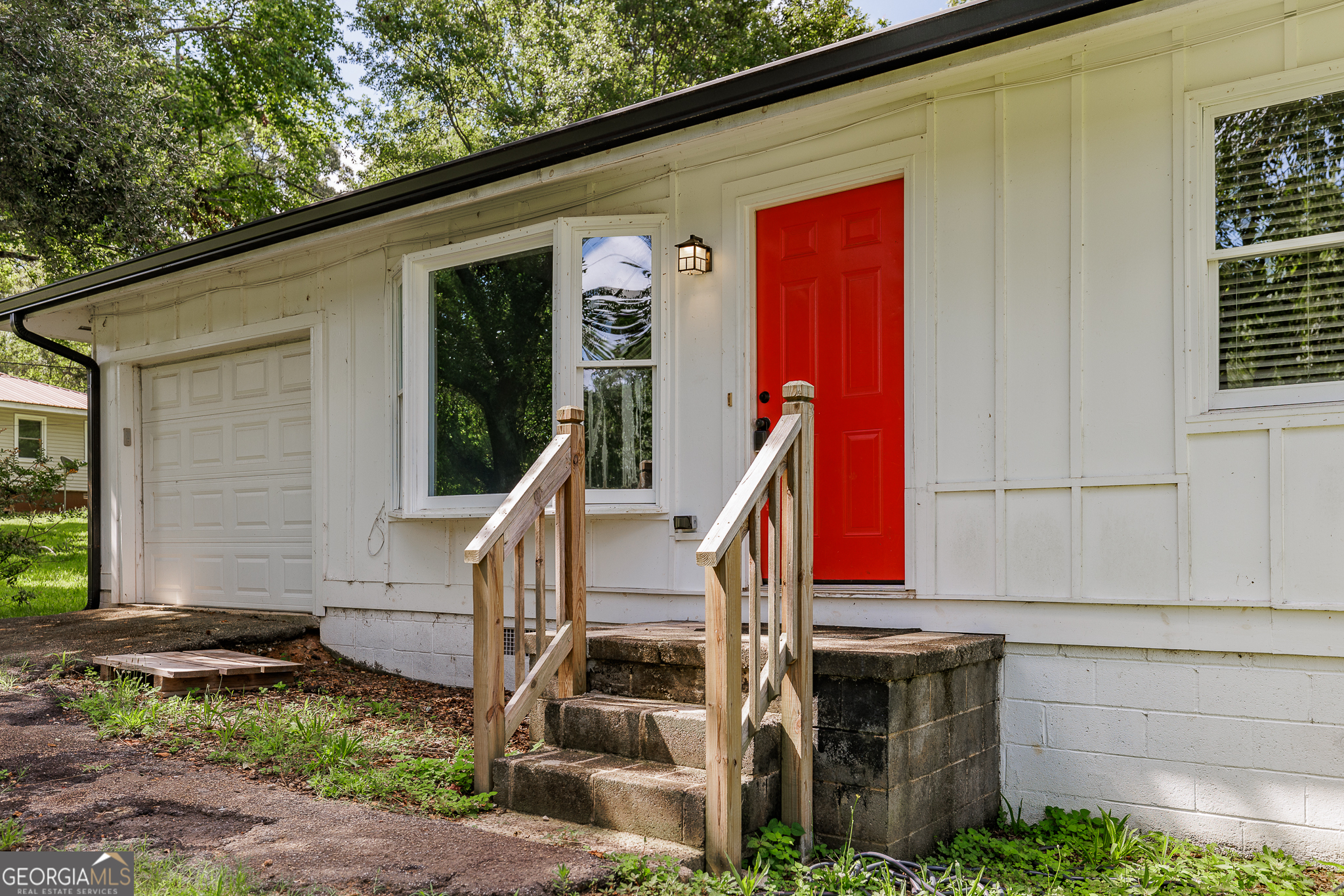 348 Alberta Drive Property Photo 2