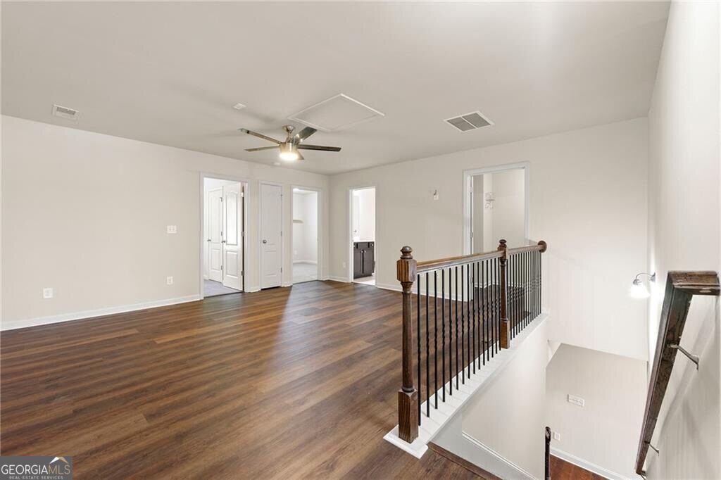 2462 Whiteoak Run Se # 18 Property Photo 11