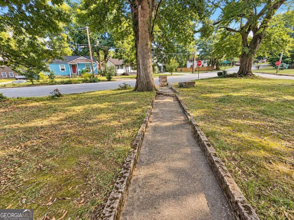 1779 S Gordon Street Sw Property Photo 2