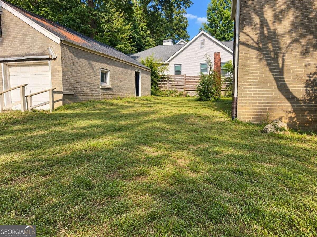 1779 S Gordon Street Sw Property Photo 3
