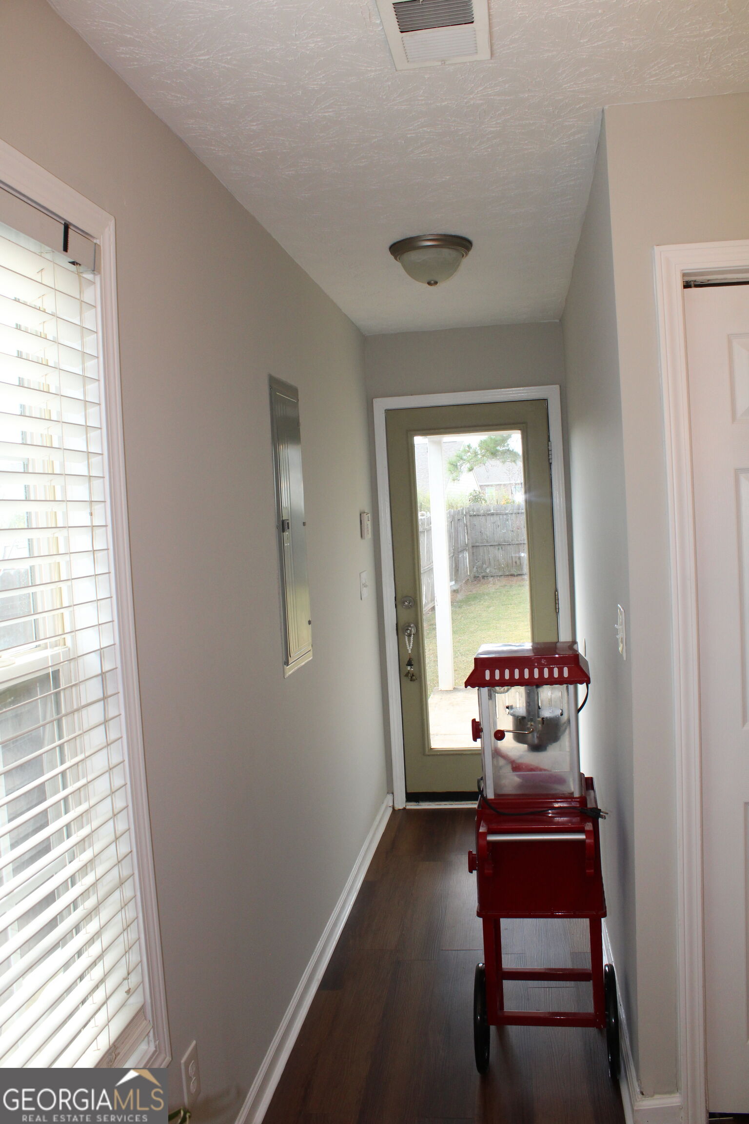 6218 Avery Street Sw Property Photo 8