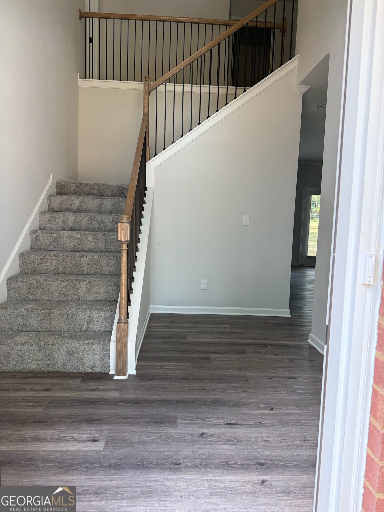 120 Hampton Way Property Photo 2