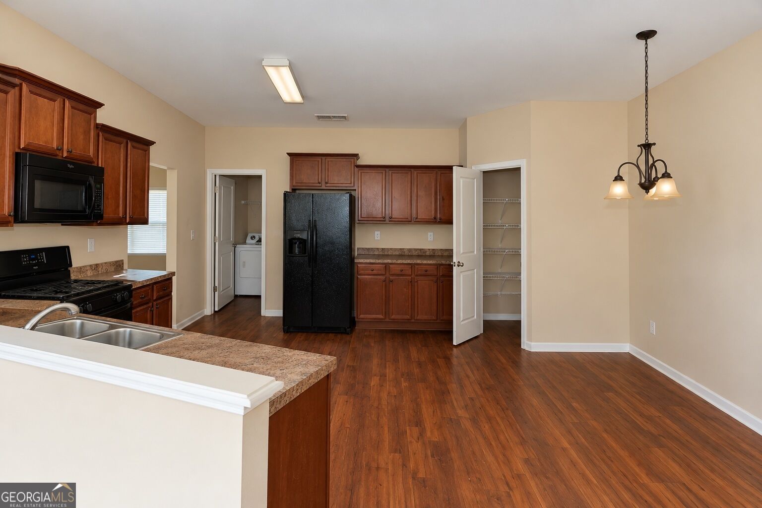 4160 Lindbergh Way Property Photo 10