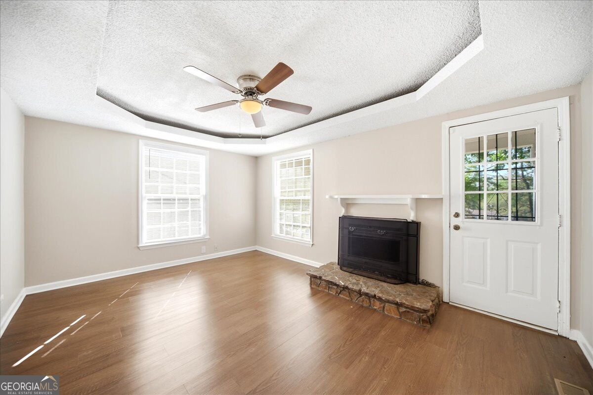 751 Skyview Drive Ne Property Photo 5