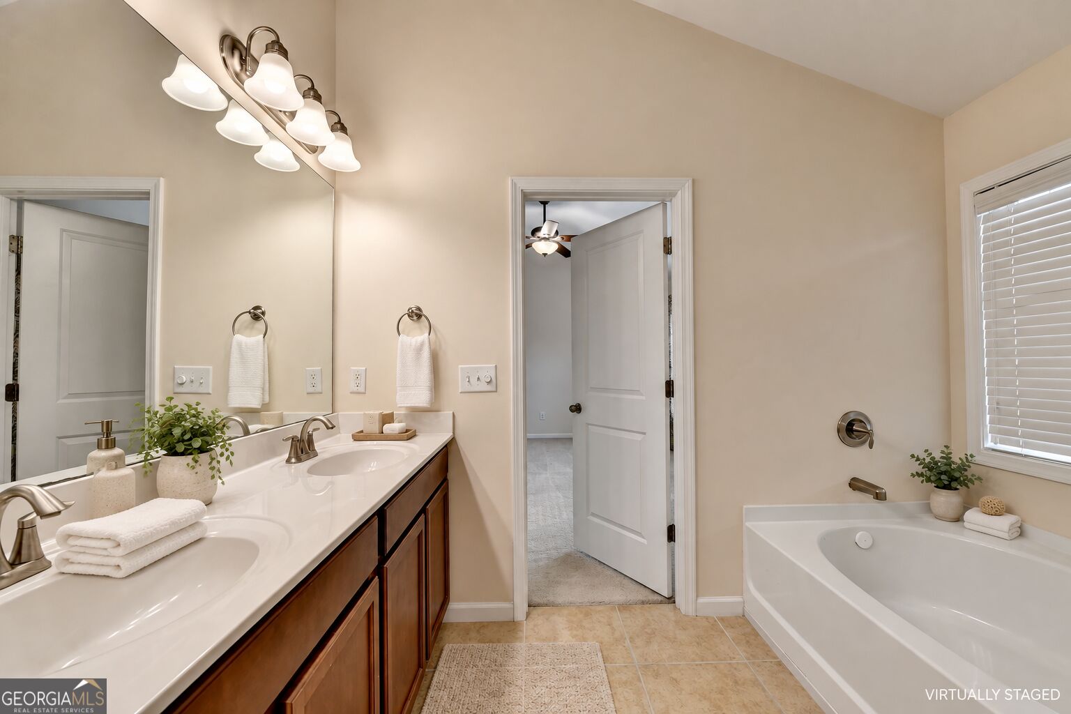 1285 Woodmore Way Property Photo 9