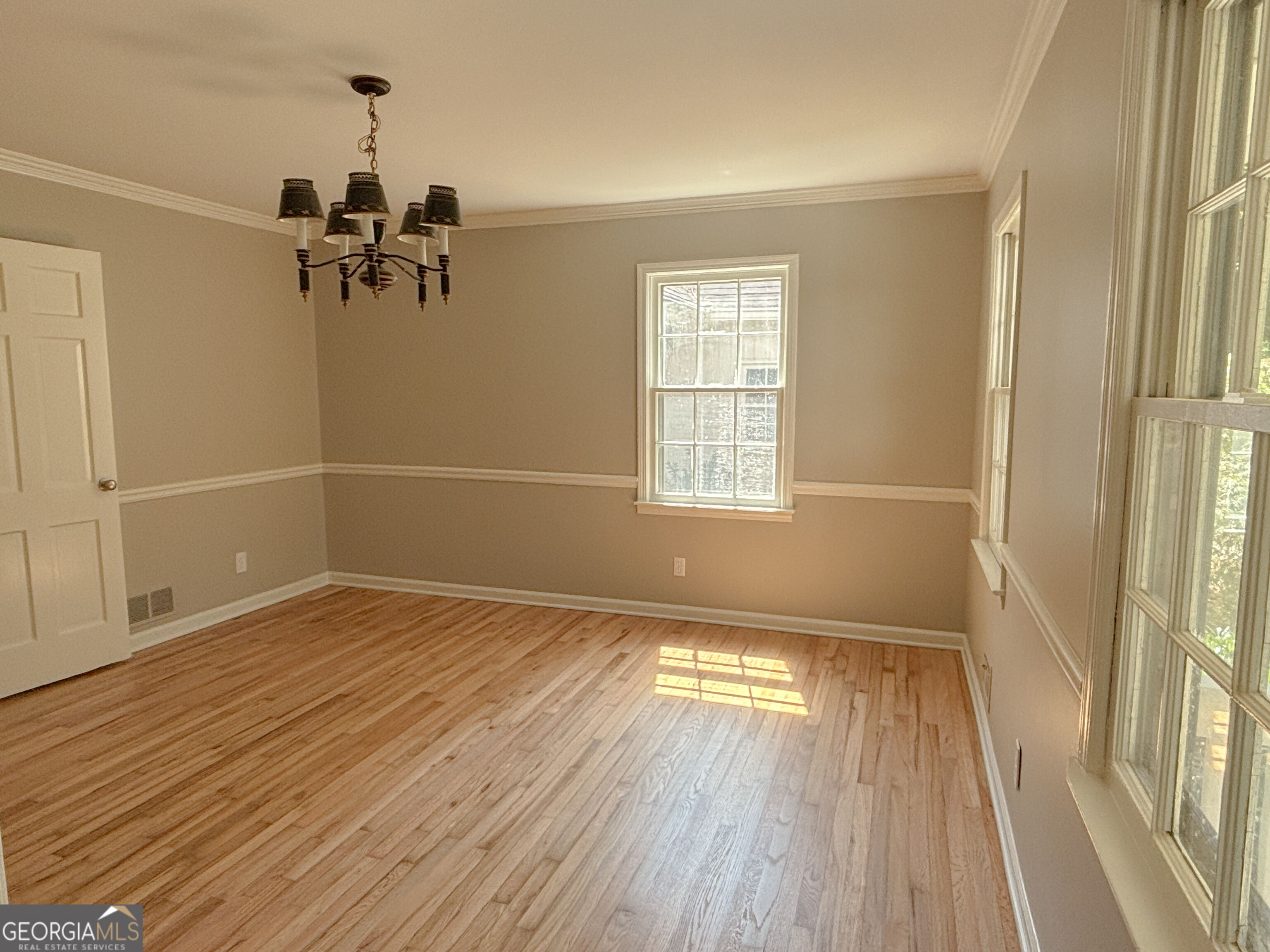 1680 Huntington Drive Property Photo 7