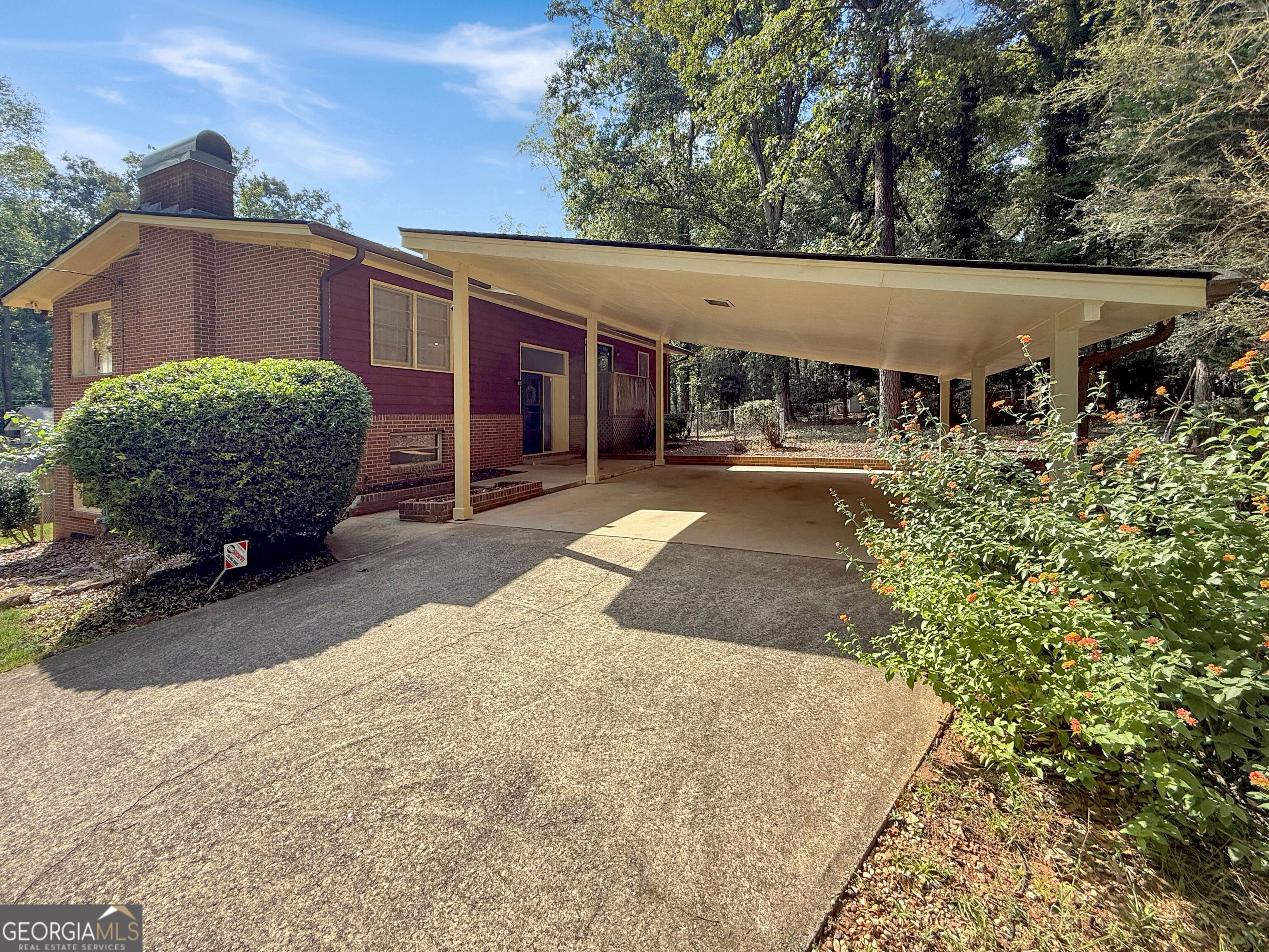 625 Forest Road Property Photo 1
