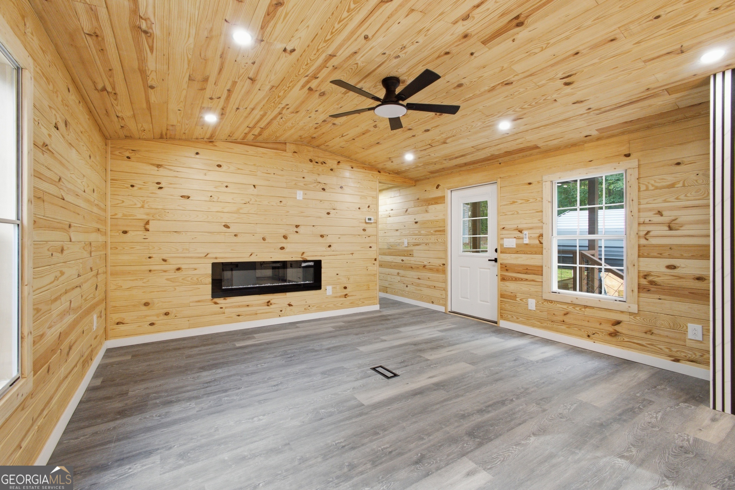 450 Snowy River Place Property Photo 9