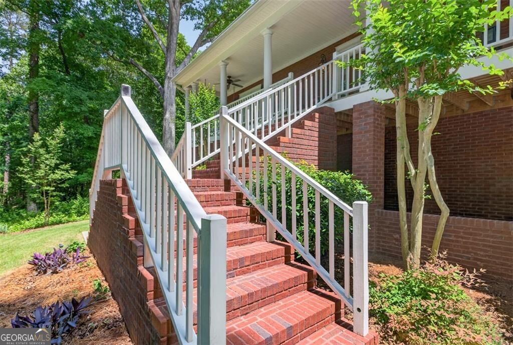 667 Wellington Drive Property Photo 8