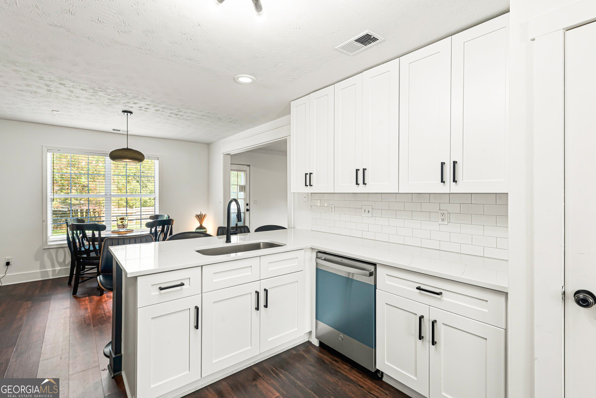 2586 Abbotts Glen Drive Nw Property Photo 5