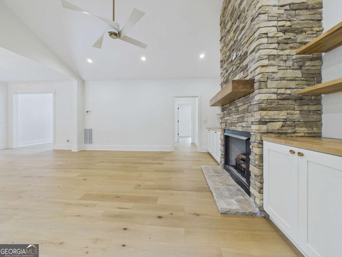 469 Oakwood Way Property Photo 12