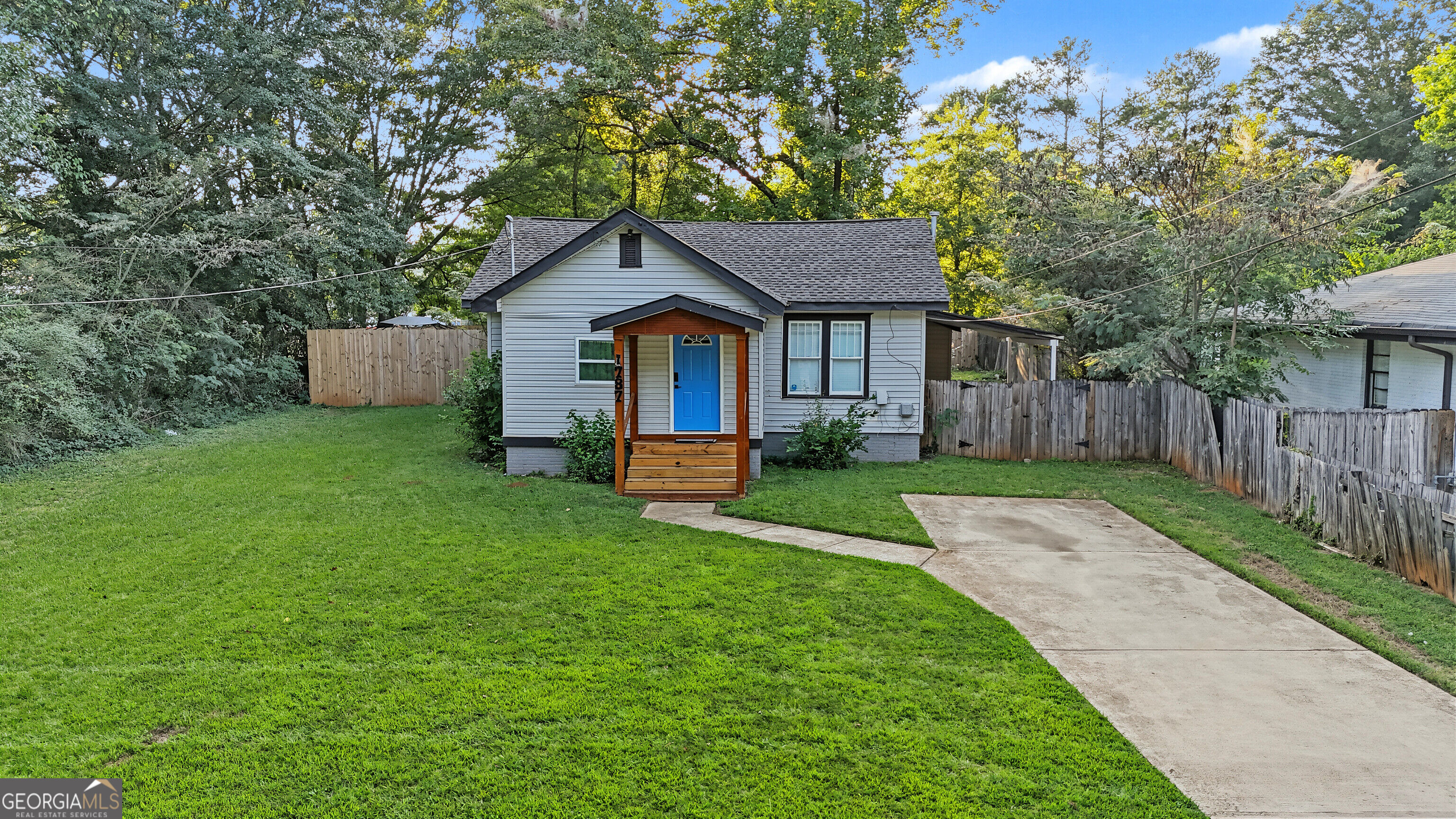1787 Lynn Lane Property Photo 2
