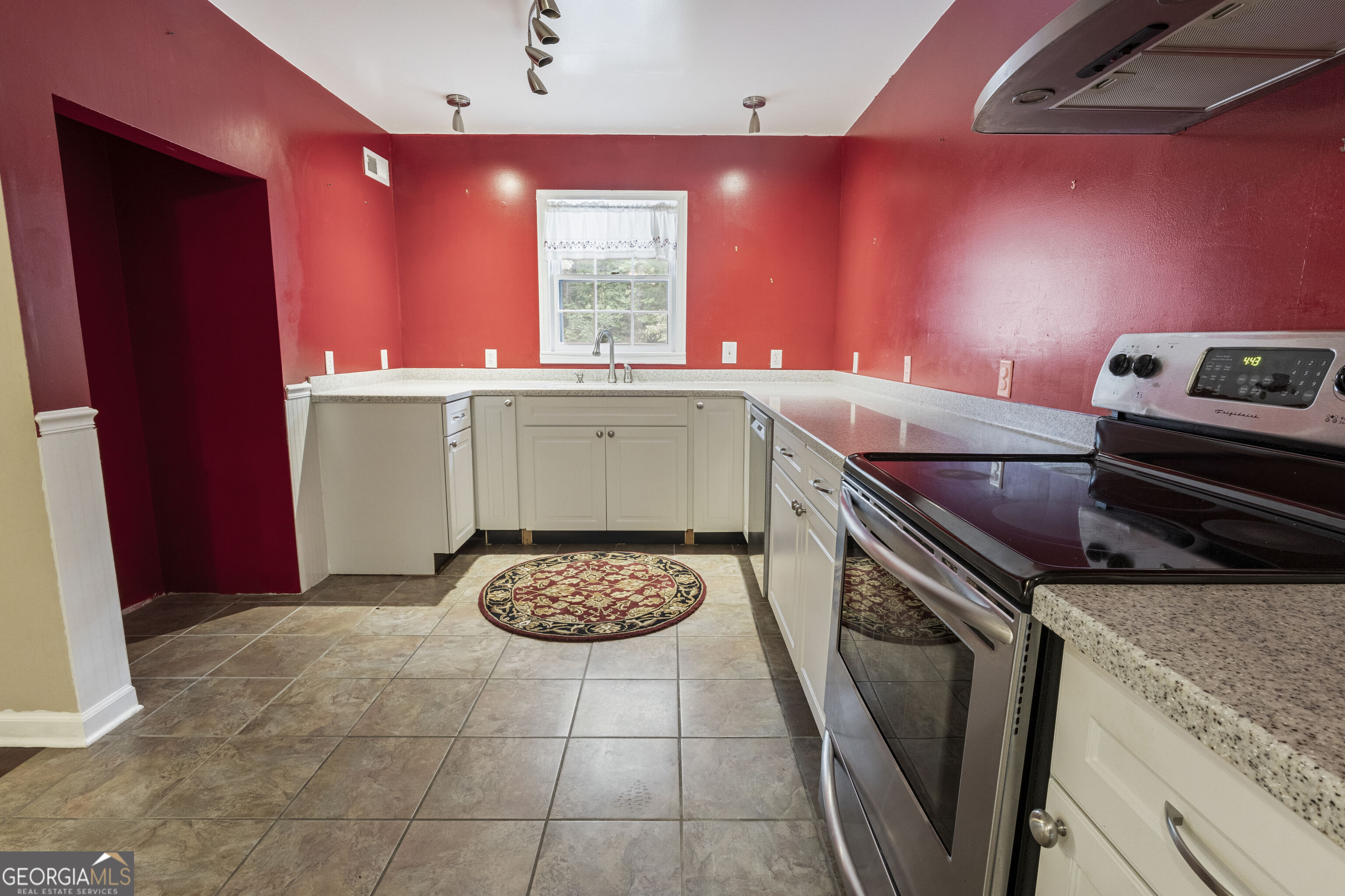 82 Walton Way Property Photo 8