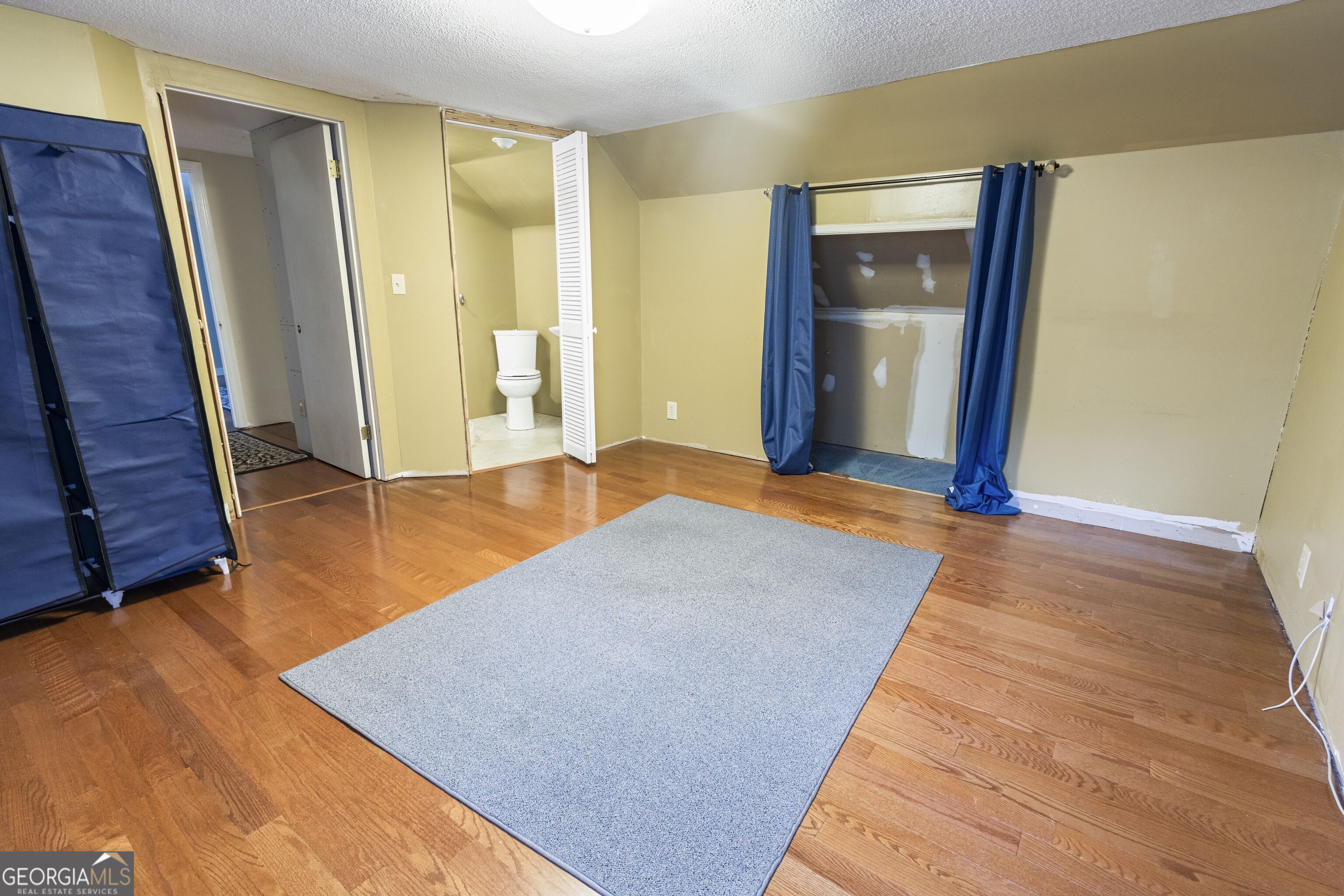 82 Walton Way Property Photo 17