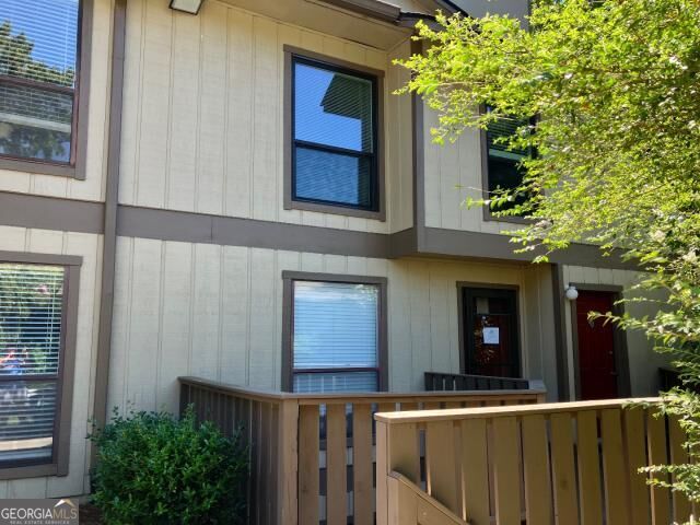908 Woodcliff Drive Property Photo 2