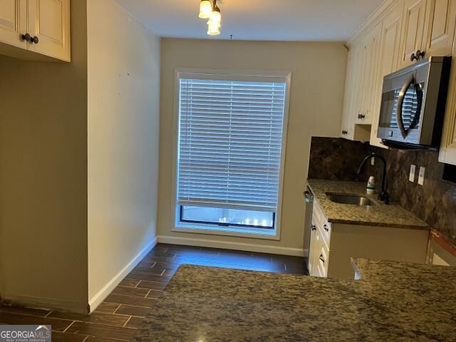 908 Woodcliff Drive Property Photo 6