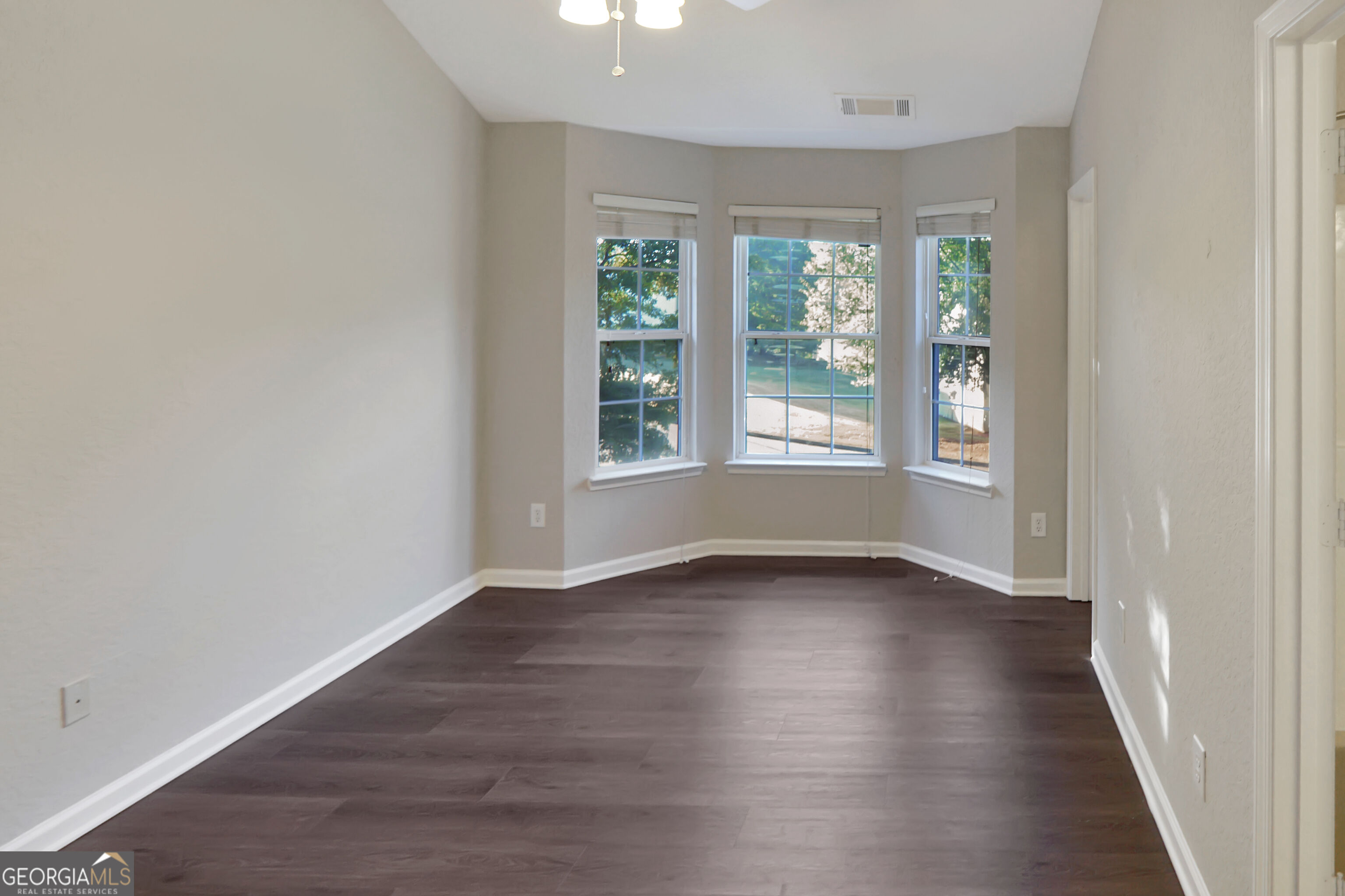 373 Brookview Drive Property Photo 6