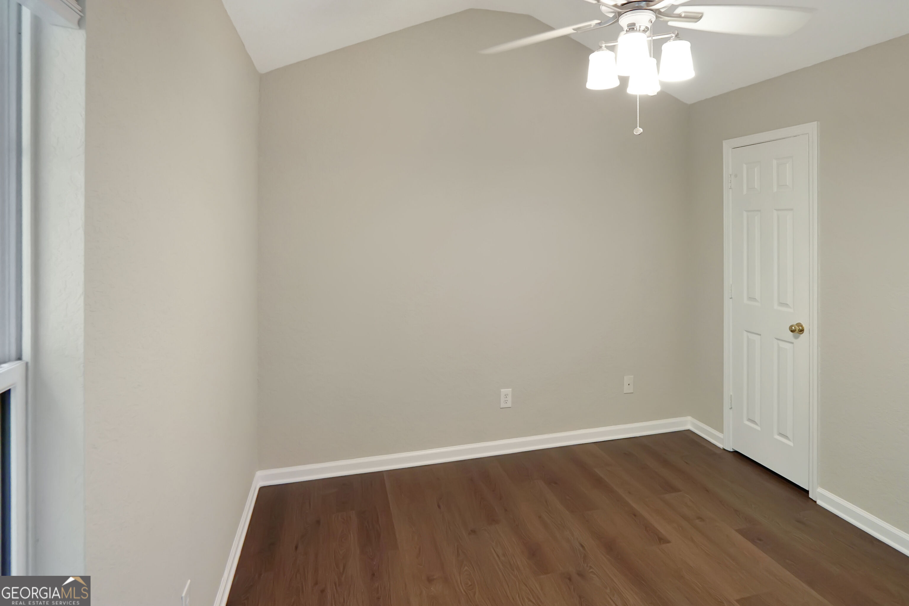373 Brookview Drive Property Photo 8