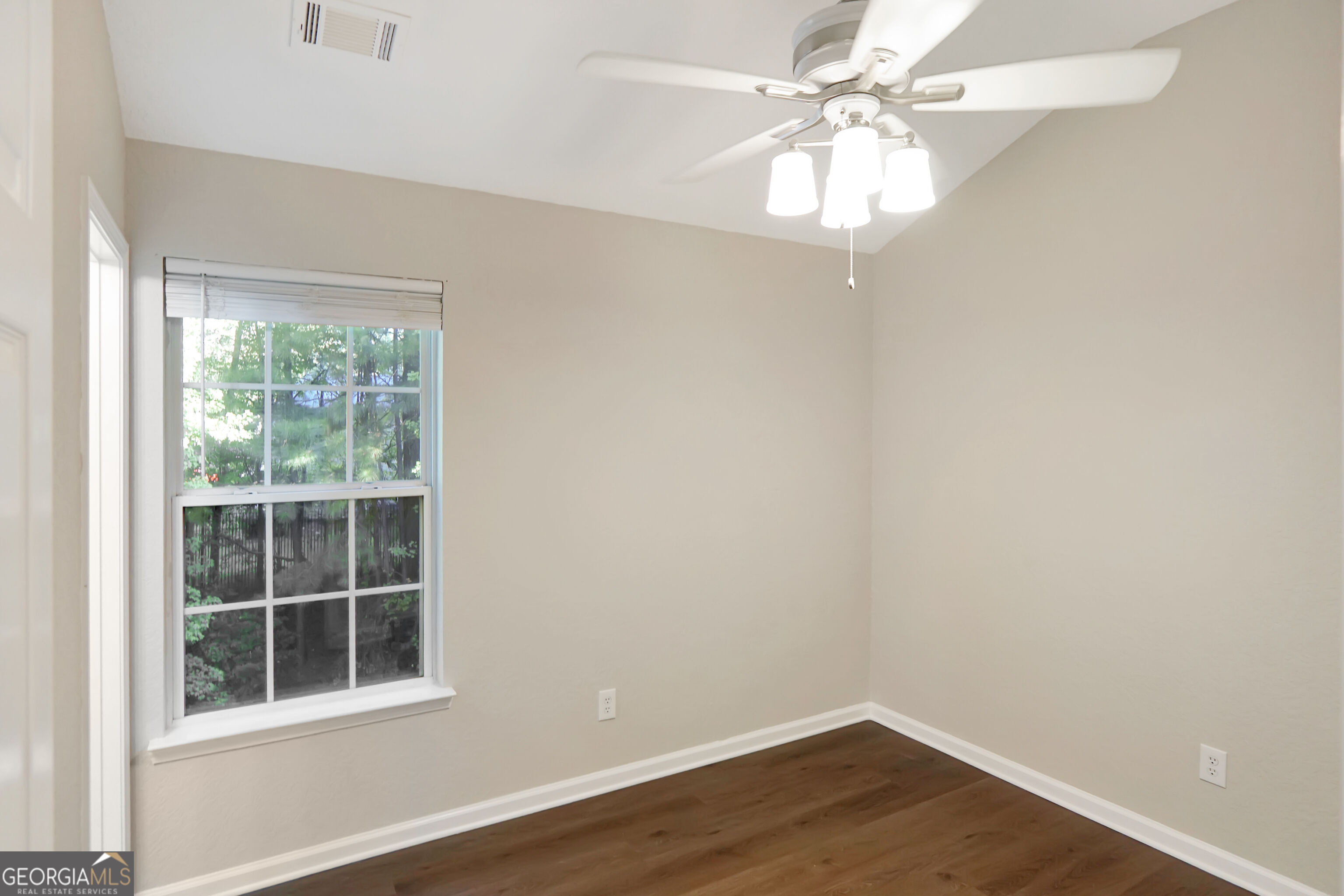 373 Brookview Drive Property Photo 9