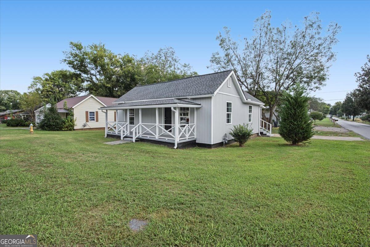6 E 3rd Street Property Photo 4