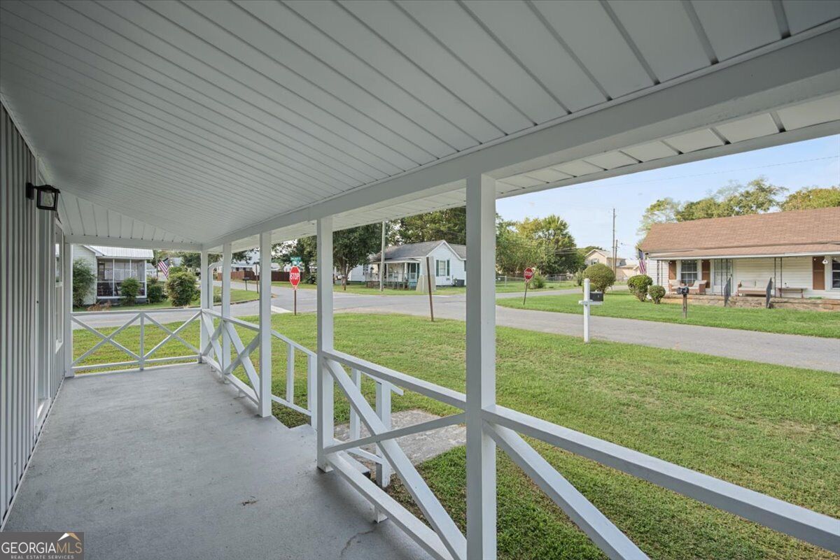 6 E 3rd Street Property Photo 6